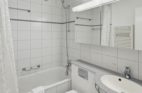 Hirslanden Apartment | Bright and quiet studio in the city center - Sky11