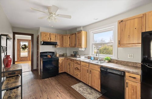 Lairdsville House | Bright and Simple Spacious Stay-Entire Home