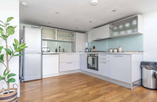 Tooting Apartment | Bright and Spacious 3BDR Loft by Tooting Broadway