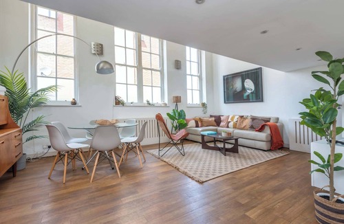Tooting Apartment | Bright and Spacious 3BDR Loft by Tooting Broadway
