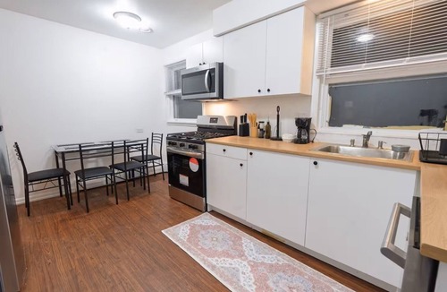 Skokie House | Bright and Spacious 2-Bedroom Skokie Home – With 2 Parking Spots