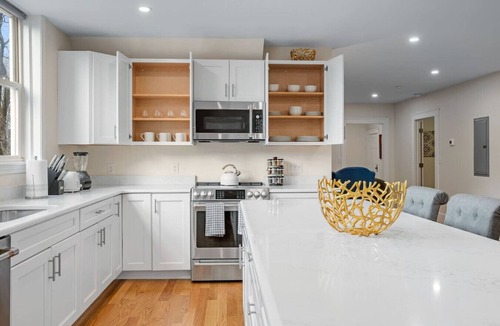 Worcester Condo | Bright and Spacious 2BR/2BATH Condo with Parking