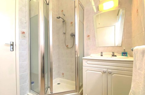 Ashburton House | Bright and Spacious 4 Bedroom Home