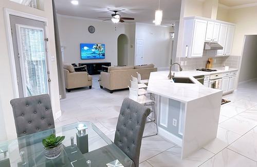 Southwest Arlington House | Bright and Spacious 4br2.5ba with fenced in yard