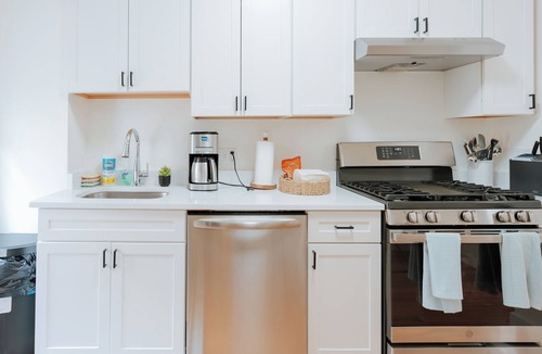 Brookline Apartment | Bright and spacious fully furnished 1 bedroom