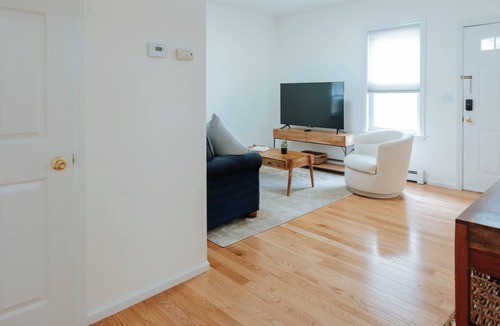 Brookline Apartment | Bright and spacious fully furnished 1 bedroom