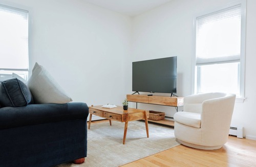 Brookline Apartment | Bright and spacious fully furnished 1 bedroom