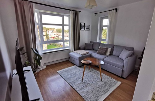 Charlton Apartment | Bright and spacious flat in Greenwich