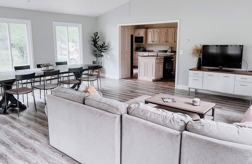 Mount Hope House | Bright and Spacious Maple Fork