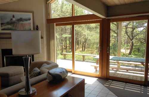 Wellfleet House | Bright and Spacious Near Beaches on Lt. Island (1694)