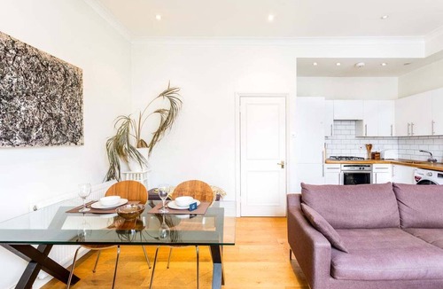 North Kensington Apartment | Bright and Spacious Notting Hill Nest