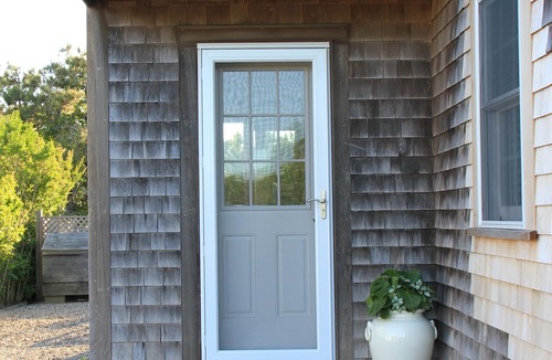 West of Town Apartment | BRIGHT and STYLISH 2BD,1BT with deck and BBQ