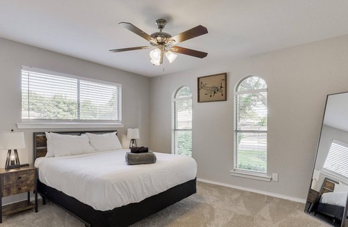 Buckner Terrace - Everglade Park House | Bright and Sunny Dallas Getaway Home