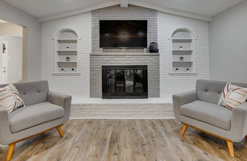 Buckner Terrace - Everglade Park House | Bright and Sunny Dallas Getaway Home