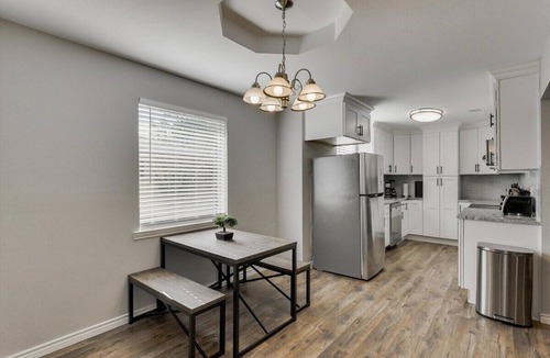 Buckner Terrace - Everglade Park House | Bright and Sunny Dallas Getaway
