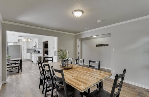 Buckner Terrace - Everglade Park House | Bright and Sunny Dallas Getaway