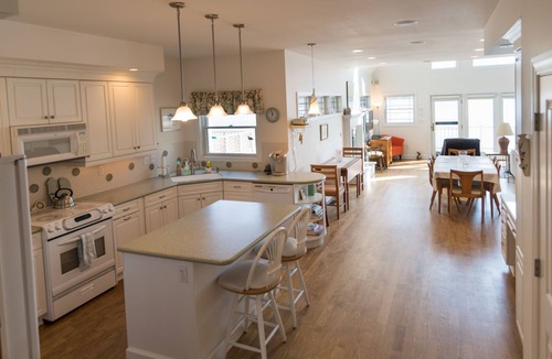 Lakeside House | Bright and Sunny Direct Waterfront with Private Sandy Beach -