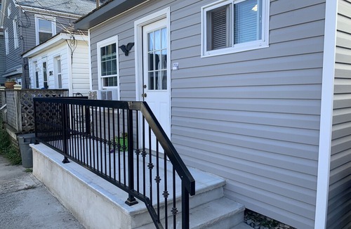 Queens House | Bright and sunny genuine Bungalow