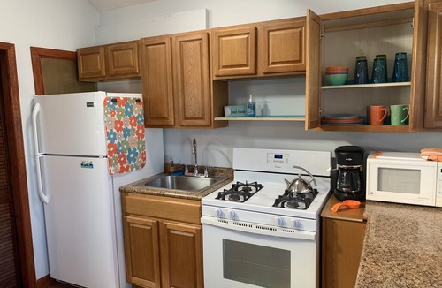 Queens House | Bright and sunny genuine Bungalow