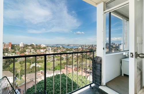 Neutral Bay Apartment | Bright And Sunny Studio Apartment