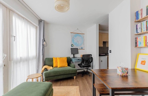 Leabridge Apartment | Bright and Trendy 1BD Canalside Flat in Hackney