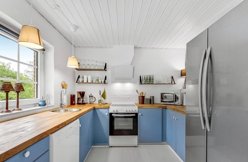 Øby House | Bright and welcoming pool house in green surroundings.