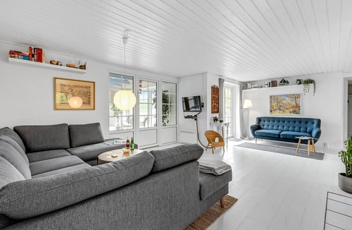 Øby House | Bright and welcoming pool house in green surroundings.