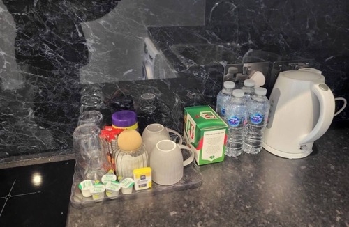 Chatham Apartment | Bright Annexe with Private Garden