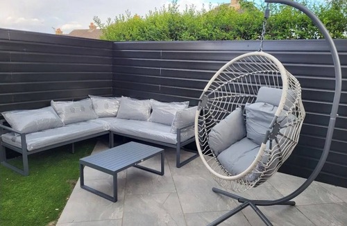 Chatham Apartment | Bright Annexe with Private Garden