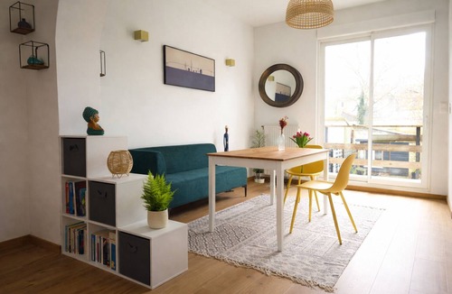 Coudekerque-Branche Apartment | Bright apartment with terrace