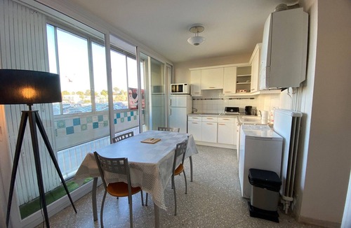 Balaruc-les-Bains Apartment | Bright apartment near Thermal Baths - Pets allowed