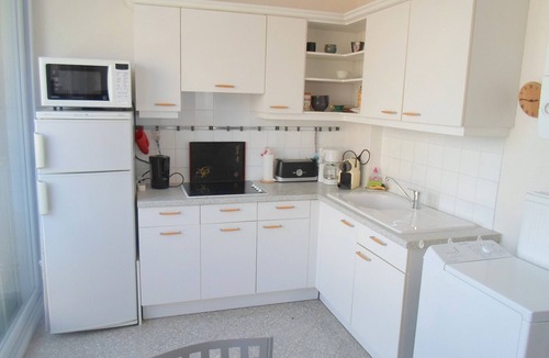 Balaruc-les-Bains Apartment | Bright apartment near Thermal Baths - Pets allowed
