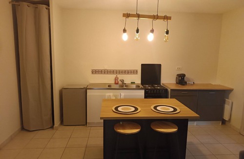 Bourg-les-Valence Apartment | Bright apartment