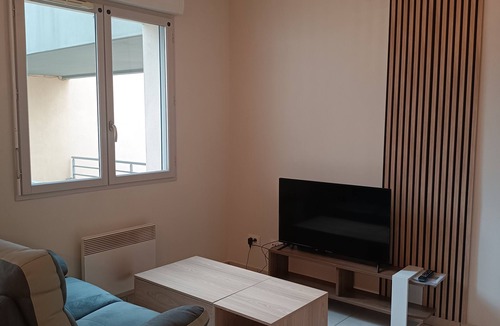 Bourg-les-Valence Apartment | Bright apartment