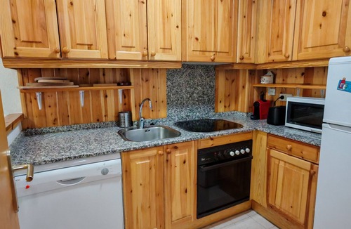 Taull Apartment | Bright apartment with garden Besiberri 6