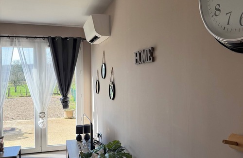 Combeaufontaine Apartment | Bright Apartment