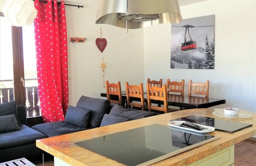 Saint-Etienne-en-Devoluy Apartment | Bright apartment with panoramic views