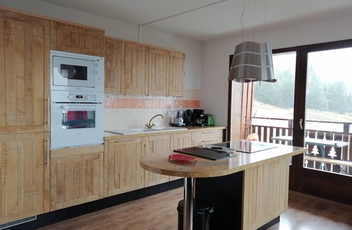 Saint-Etienne-en-Devoluy Apartment | Bright apartment with panoramic views