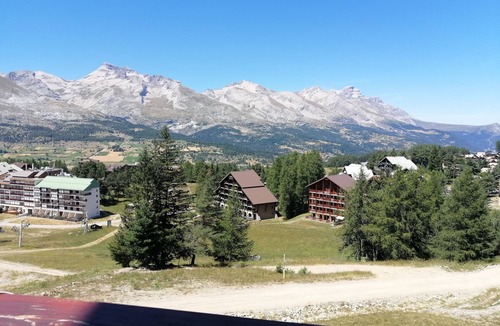 Saint-Etienne-en-Devoluy Apartment | Bright apartment with panoramic views