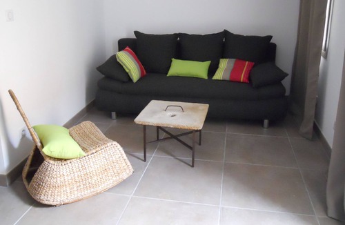 Coursan Apartment | Bright apartment Coeur de village