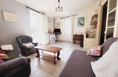 Saint-Ambroix House | Bright apartment in Saint Ambroix near amenities
