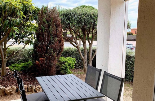 Bouzigues Apartment | Bright apartment in Bouzigues, 50m from beach, garden and parking
