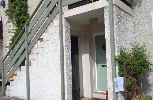 Newhaven House | Bright apartment in Charming Newhaven, Leith