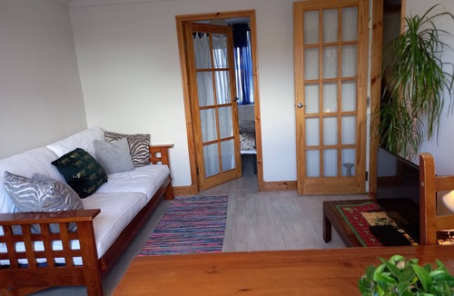 Newhaven House | Bright apartment in Charming Newhaven, Leith