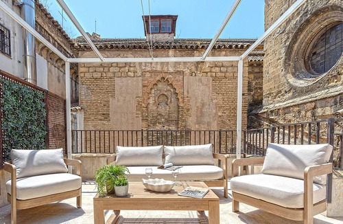 Distrito Centro Apartment | Bright Apartment in city center. San Pablo Terrace