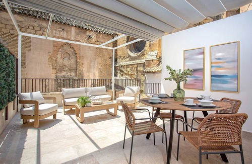 Distrito Centro Apartment | Bright Apartment in city center. San Pablo Terrace