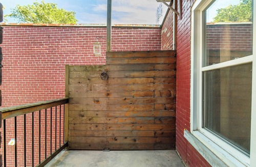 Pointe-Saint-Charles Apartment | Bright apartment in Montreal, close to downtown
