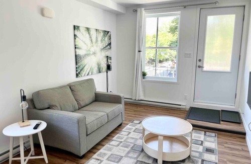 Vieux-Limoilou Apartment | Bright apartment in Old Limoilou.