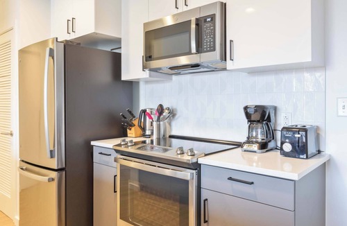 East Cambridge Apartment | Bright Apartment in the Heart of Cambridge, Walk Everywhere