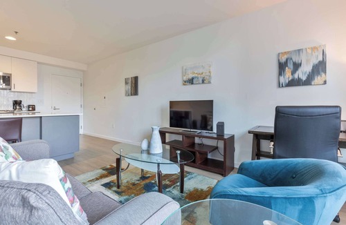 East Cambridge Apartment | Bright Apartment in the Heart of Cambridge, Walk Everywhere